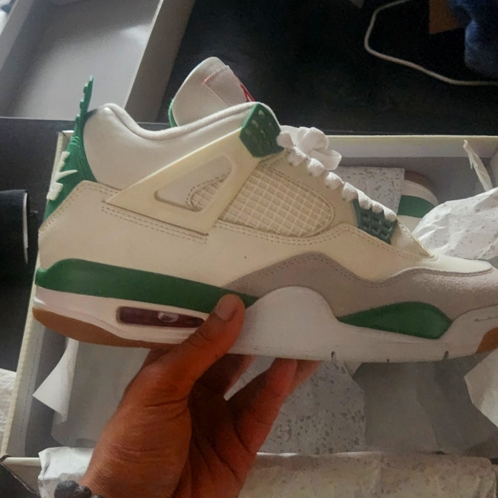 Jordan 4 SB Pine men size 9